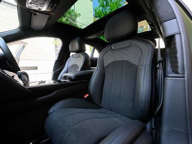 31:Bentley Flying Spur Speed First Edition V8 Hybrid, Saloon, British Racing Green IV Satin, Jack Barclay