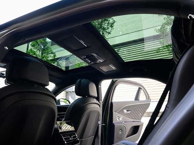 43:Bentley Flying Spur Speed First Edition V8 Hybrid, Saloon, British Racing Green IV Satin, Jack Barclay